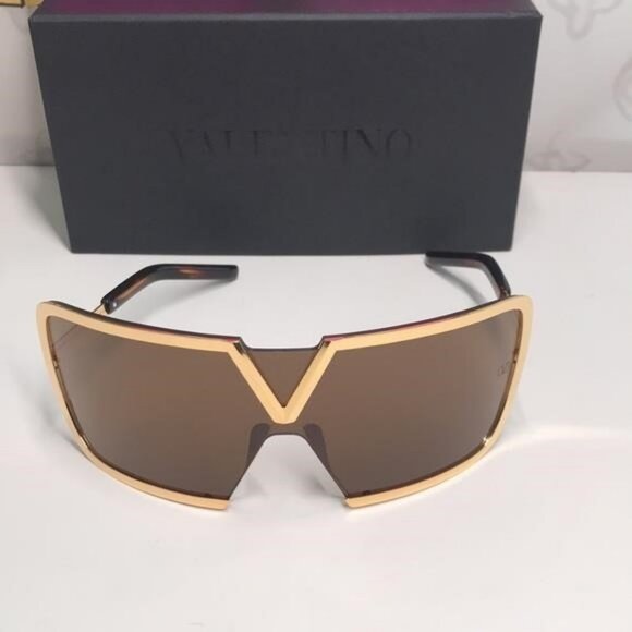 New Authentic Valentino V-Romask Oversized Sunglasses – Light Gold Titanium, Uni - Picture 5 of 12